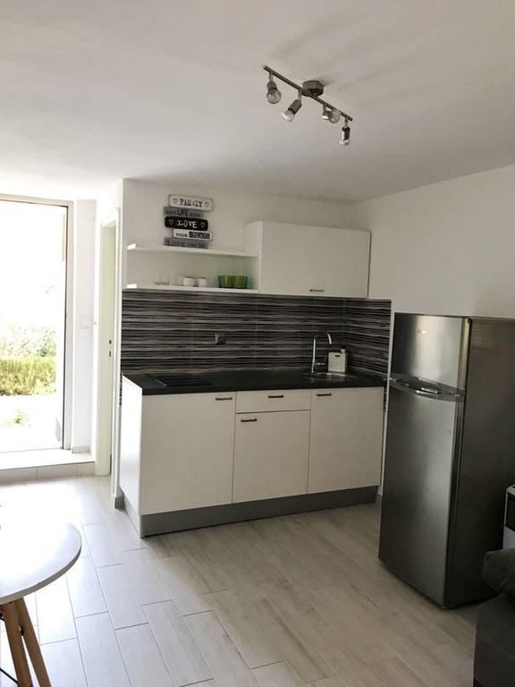 Apartments Petrovic Primosten Exterior photo