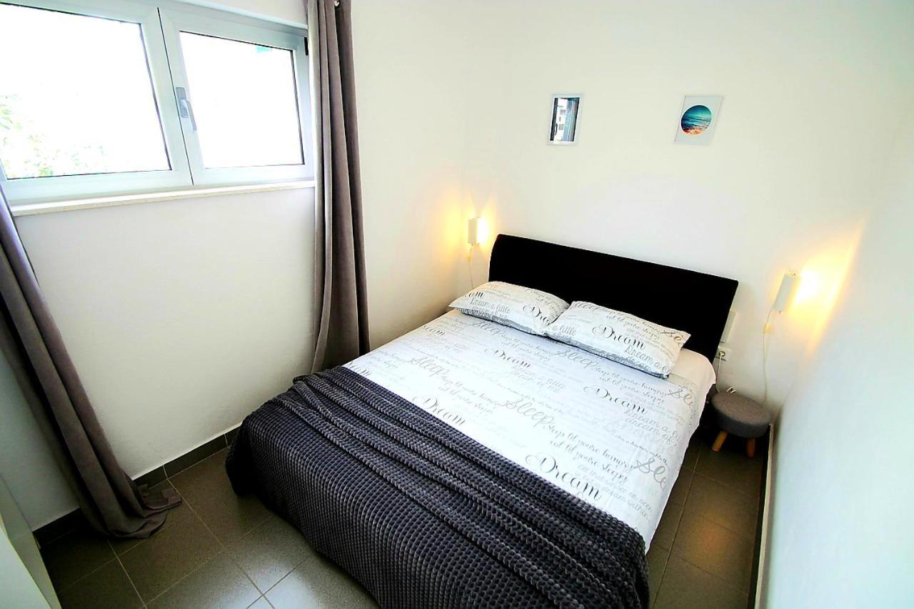 Apartments Petrovic Primosten Exterior photo